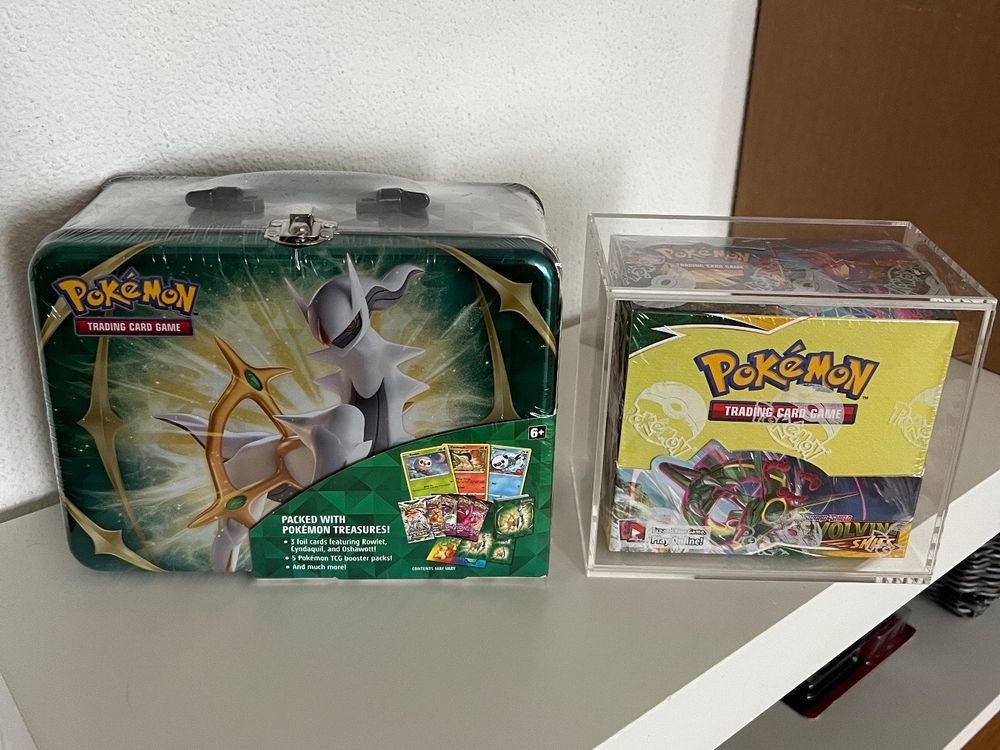 Pokemon Evolving Skies Display+Brilliant Stars Sammelkoffer Kaufen auf Ricardo