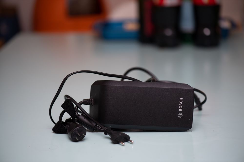 bosch-ebike-battery-charger-36-4-230-kaufen-auf-ricardo