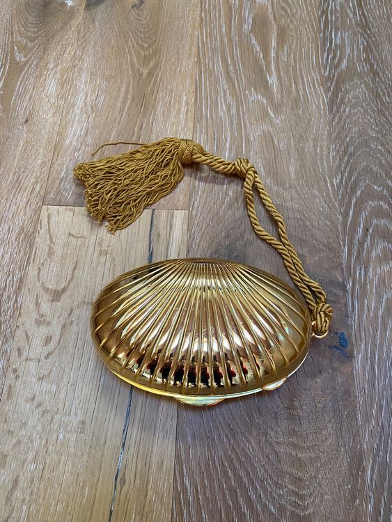 Beautiful gold shell shaped clutch Kaufen auf Ricardo