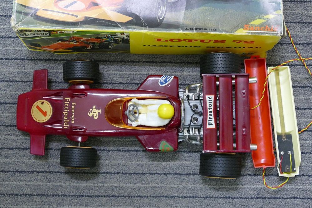 Voiture Ancienne Sanchis Lotus 72 Fittipaldi 32 Cm – Moteur Friction (Espagne)