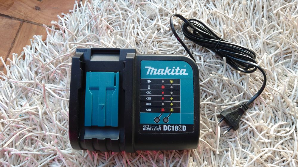 Cargador Makita DC18SD para Batería de Litio 14.4V - 18V LXT