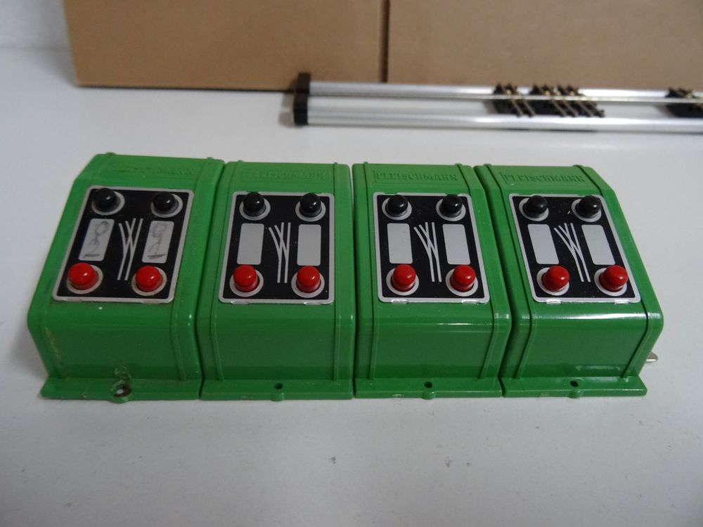 FLEISCHMANN 6920, boîte de 2 pupitres de commande pour aiguillage Neuf BO