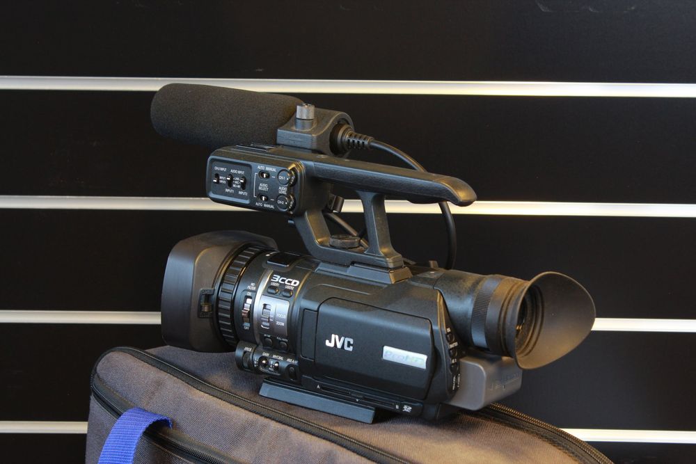 JVC GYHM150E Pro HD 3CCD Camcorder Kaufen auf Ricardo