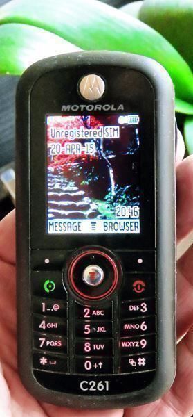 Motorola c261 не включается