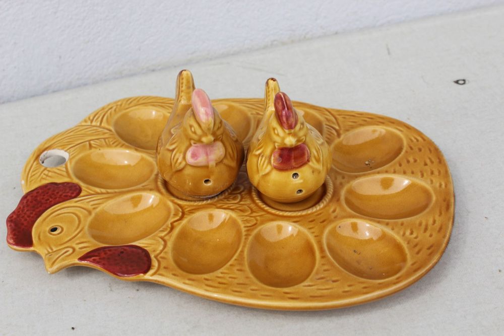 Hübsche Eierplatte m.Salz/Pfefferstreuer kaufen auf Ricardo