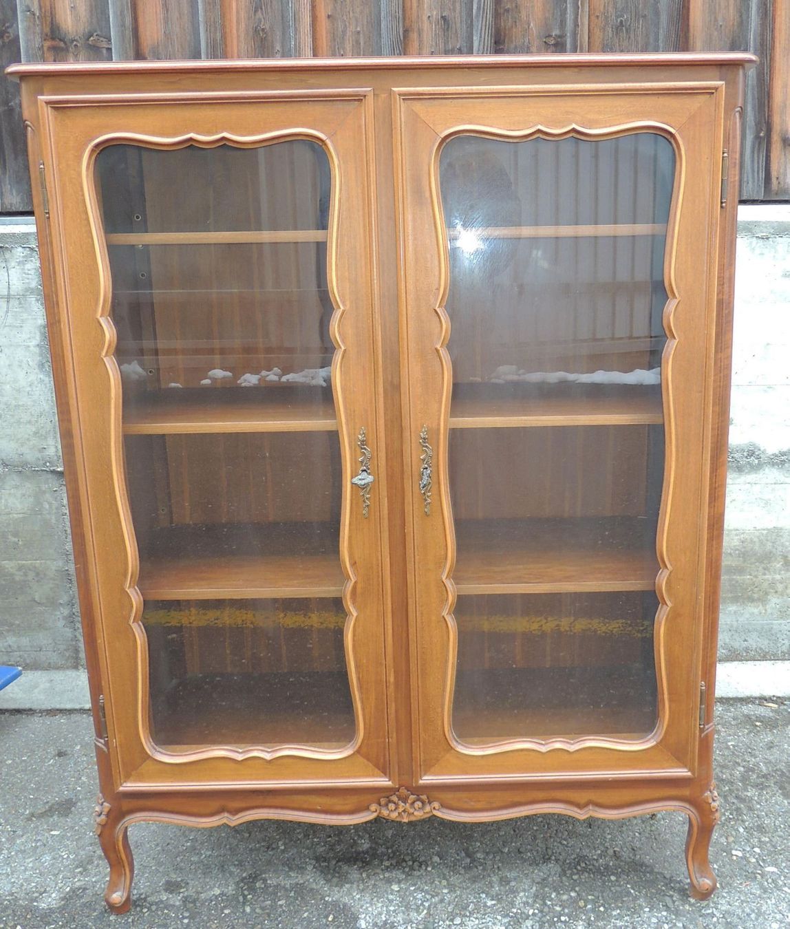 Vitrine Nussbaum kleine alte Vitrine kaufen auf Ricardo