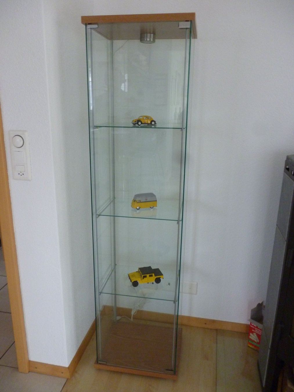 Verwunderlich Ikea Glasvitrine Mit Beleuchtung Bild