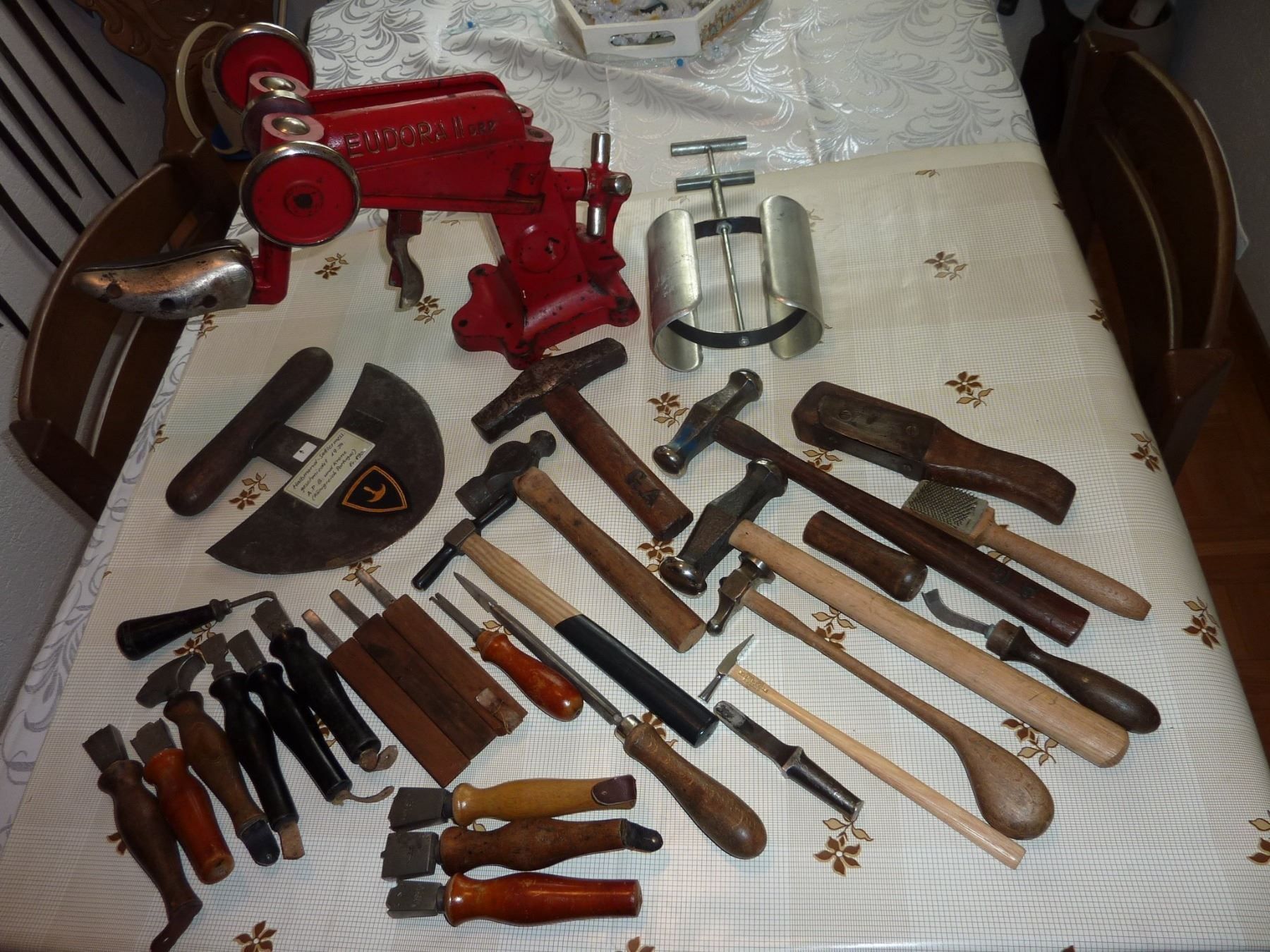 Div. Antik Schuhmacher Schuster Werkzeug kaufen auf Ricardo