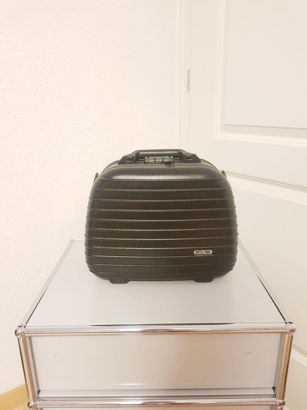 rimowa salsa beauty case