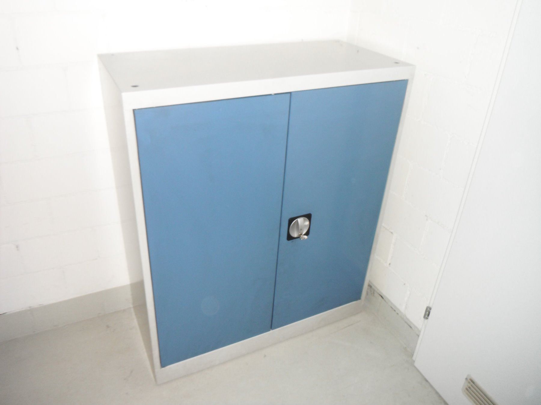 Kleiner Blechschrank zum abschliessen acheter sur Ricardo