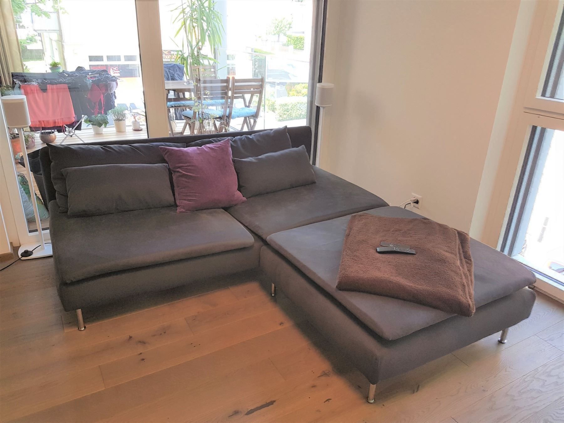Schönes blaues Sofa inkl. Hocker | Kaufen auf Ricardo
