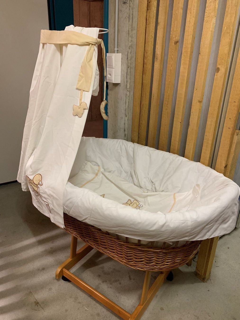 Stubenwagen Mit Vorhang Und Bettanzug Kaufen Auf Ricardo