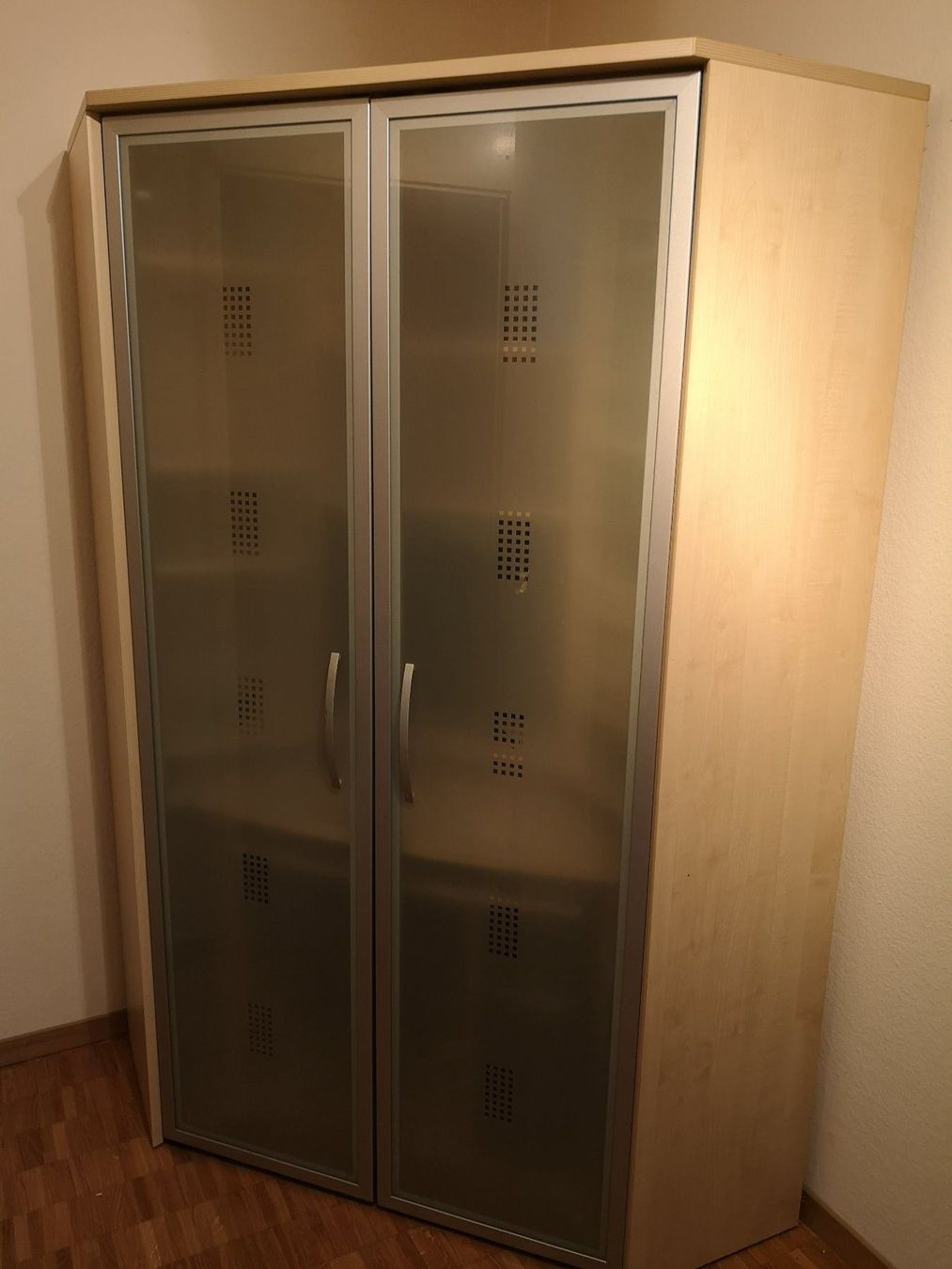 Computer-Eckschrank , Büroschrank kaufen auf Ricardo