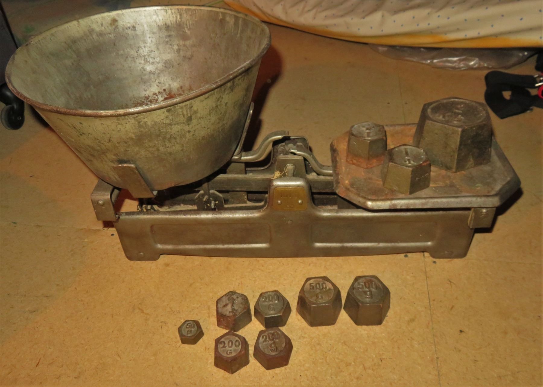 Antike Waage mit Gewichten Kaufen auf Ricardo