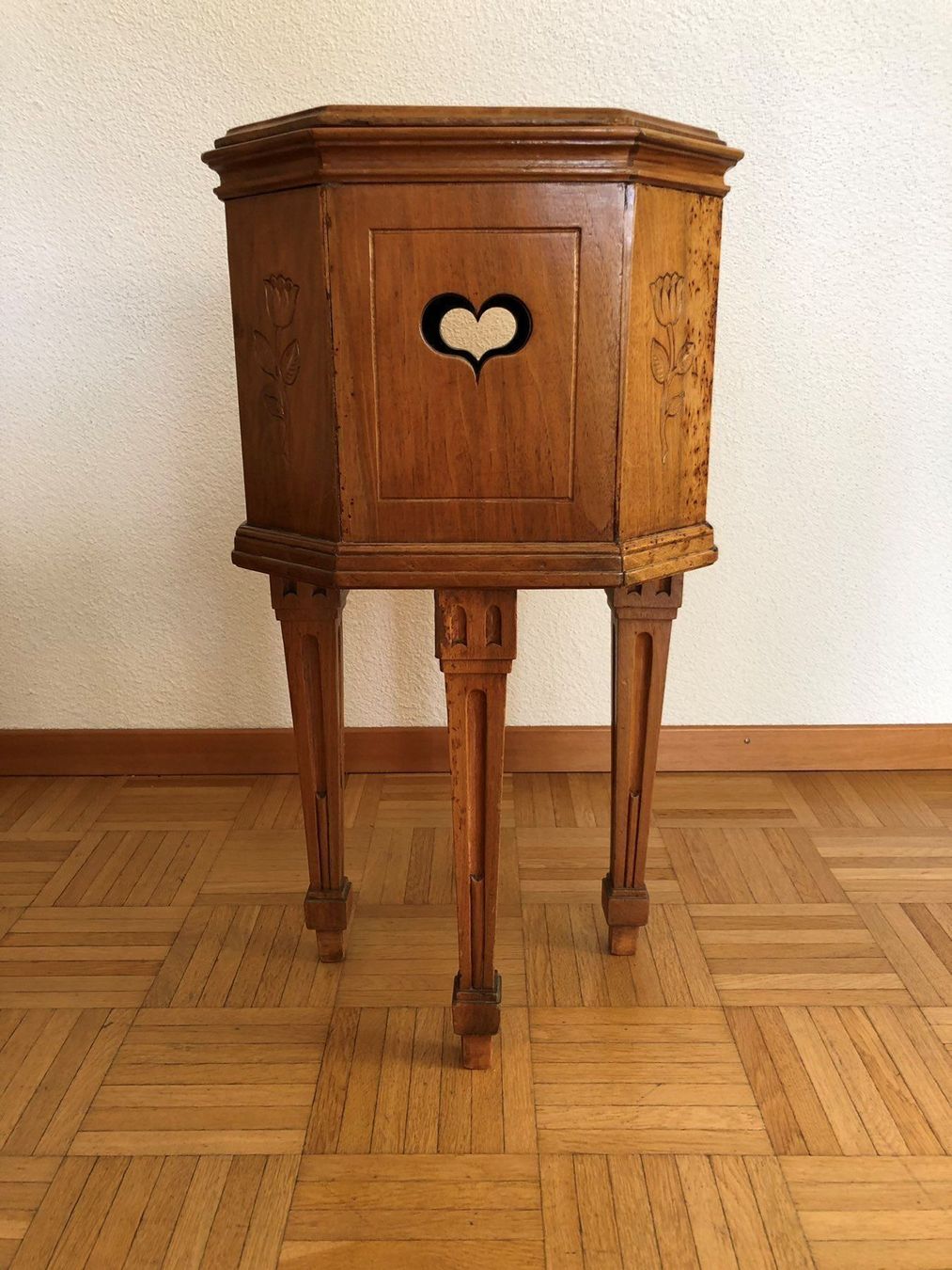 Kleine, dekorative Holztruhe mit Deckel kaufen auf Ricardo