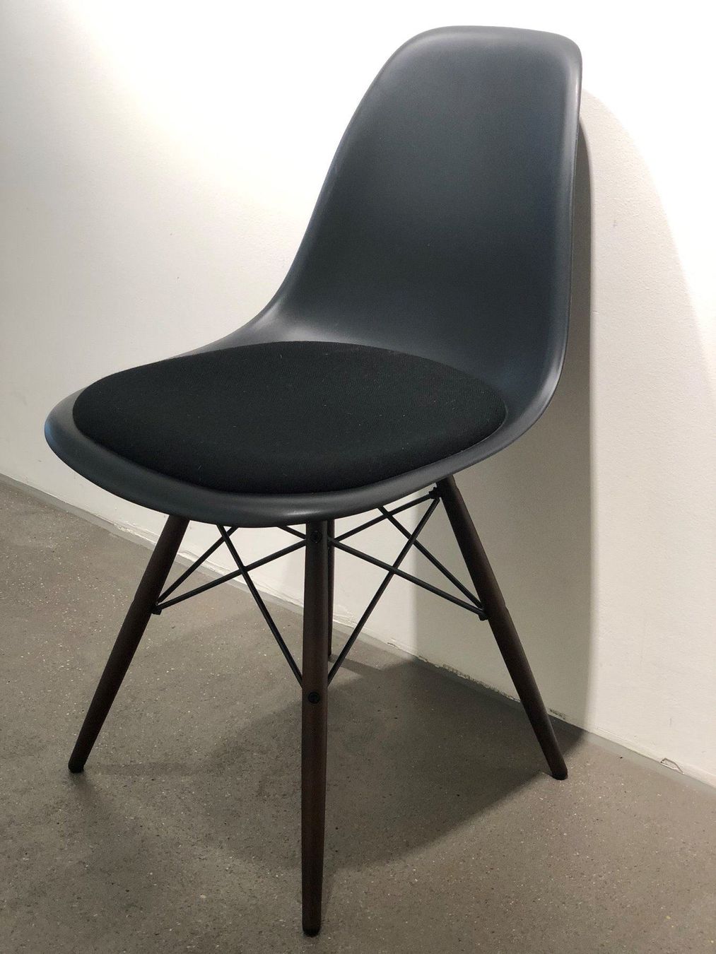 Eames Plastic Side Chair DSW von Vitra | Kaufen auf Ricardo