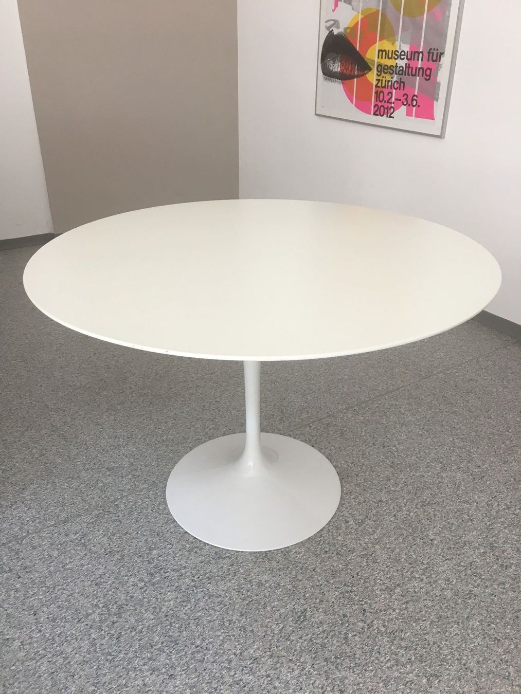 Saarinen Tisch rund (D ca. 106 cm) kaufen auf Ricardo