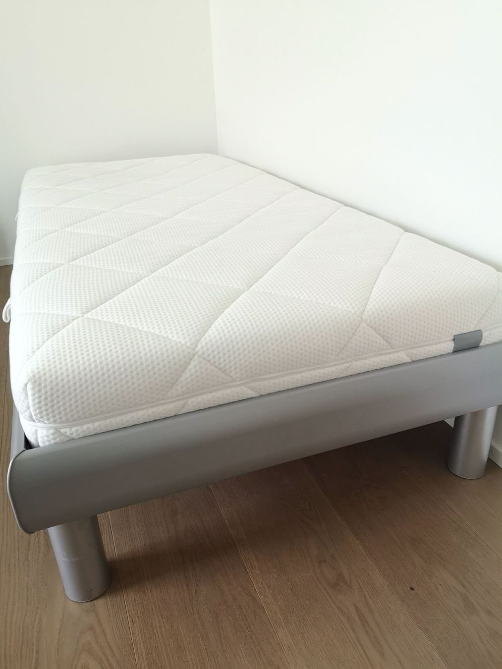 Bett 90x200 Mit Lattenrost Und Matratze Kaufen Auf Ricardo