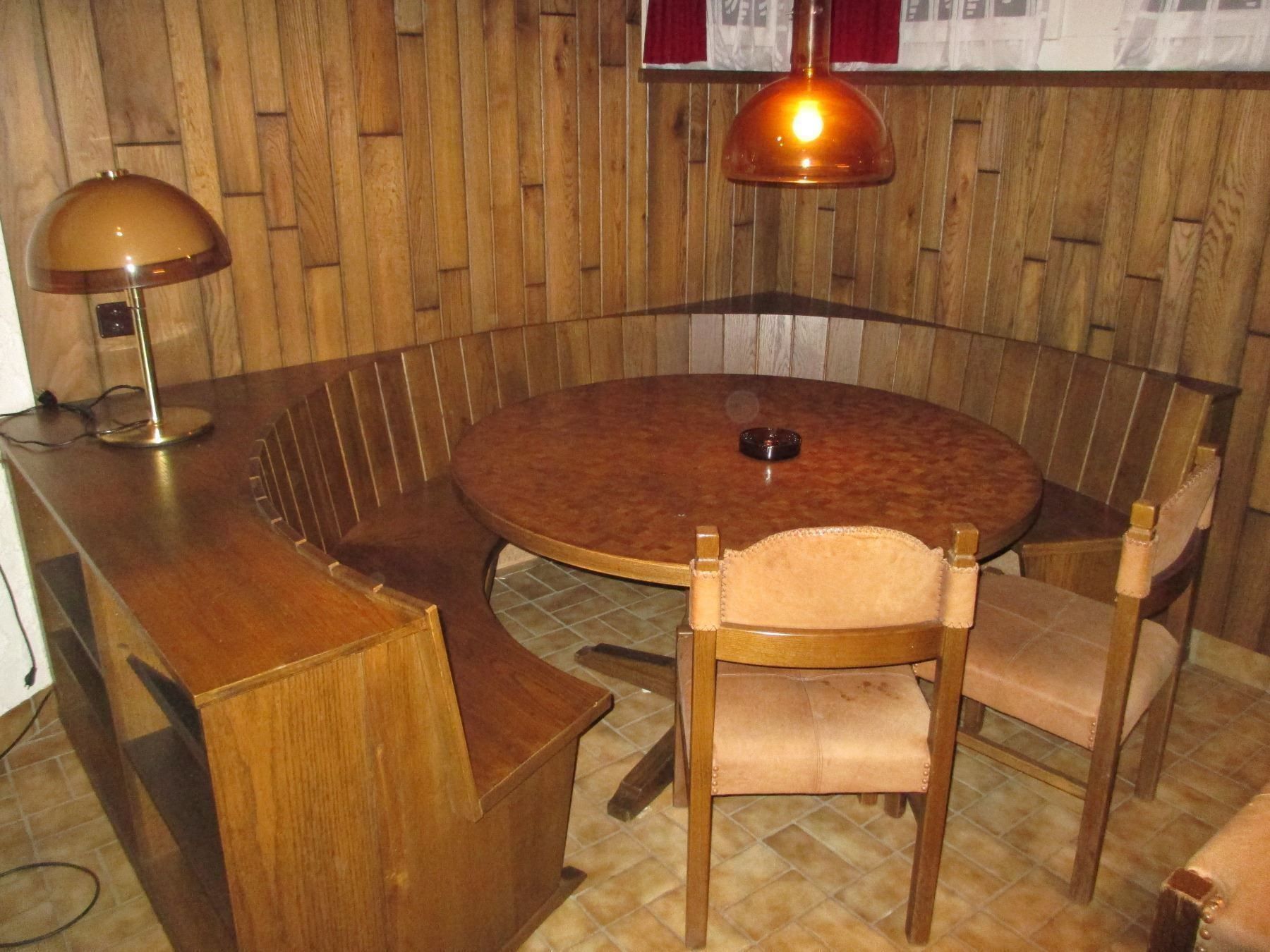 Grosser massiver runder Holztisch kaufen auf Ricardo