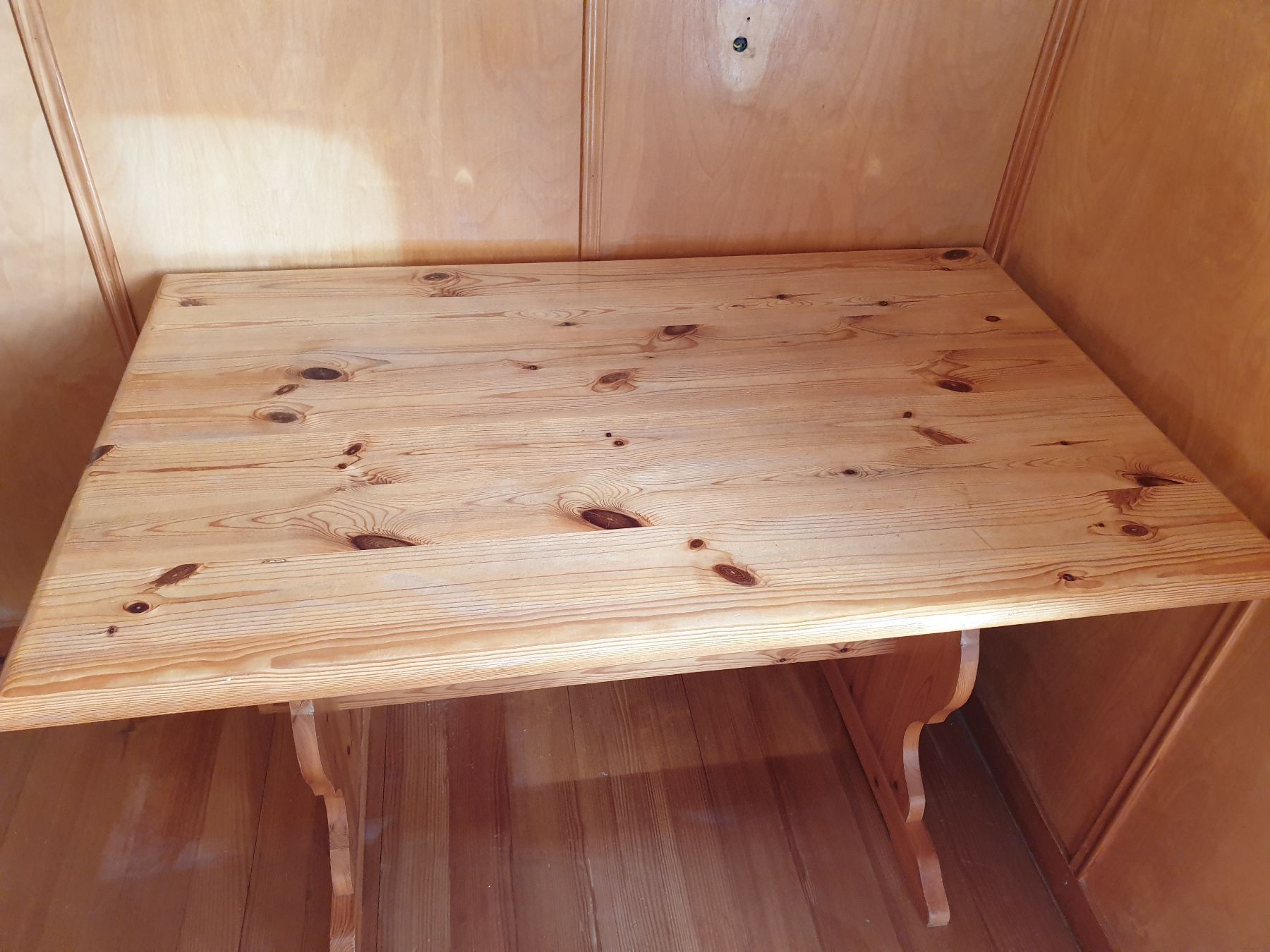 Tisch inkl. 4 Stühle aus Holz | Kaufen auf Ricardo