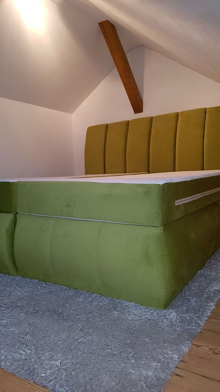 Grünes Bett wie Boxspring kaum genutzt | Kaufen auf Ricardo