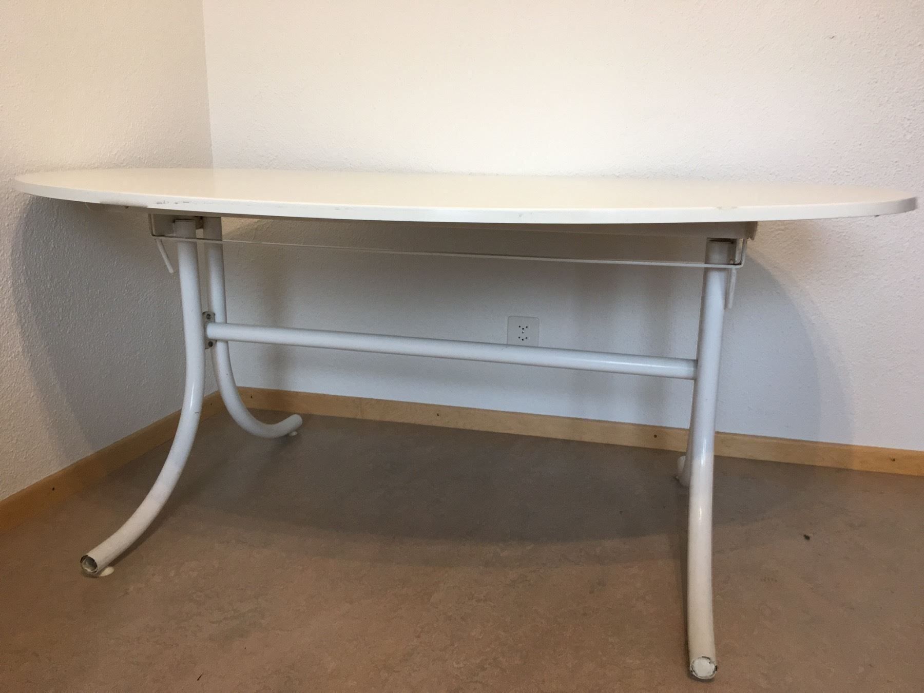 Tisch / Gartentisch weiss, oval,klappbar Kaufen auf Ricardo