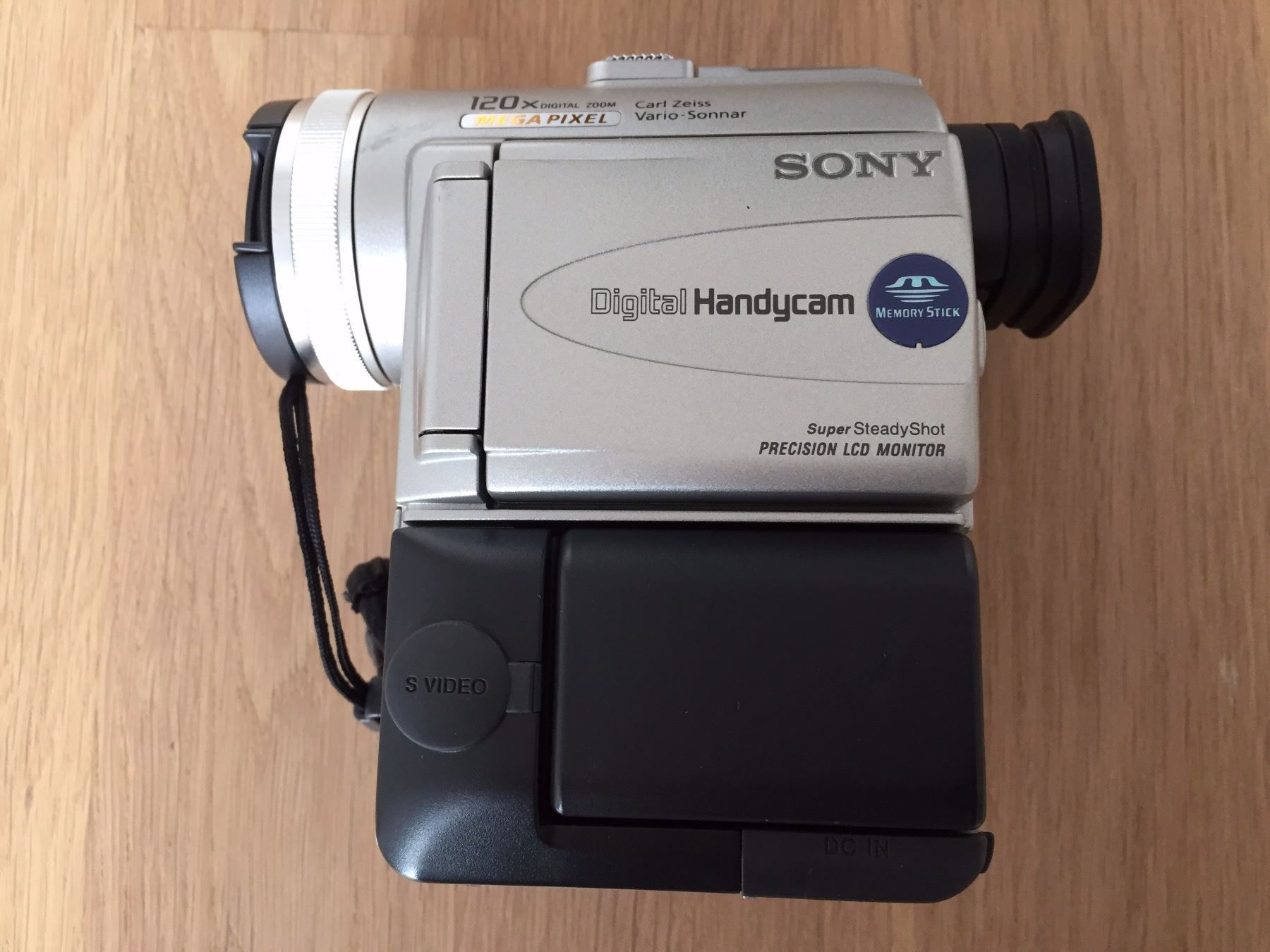 SONY Digital Video Handycam DCRPC100E acheter sur Ricardo