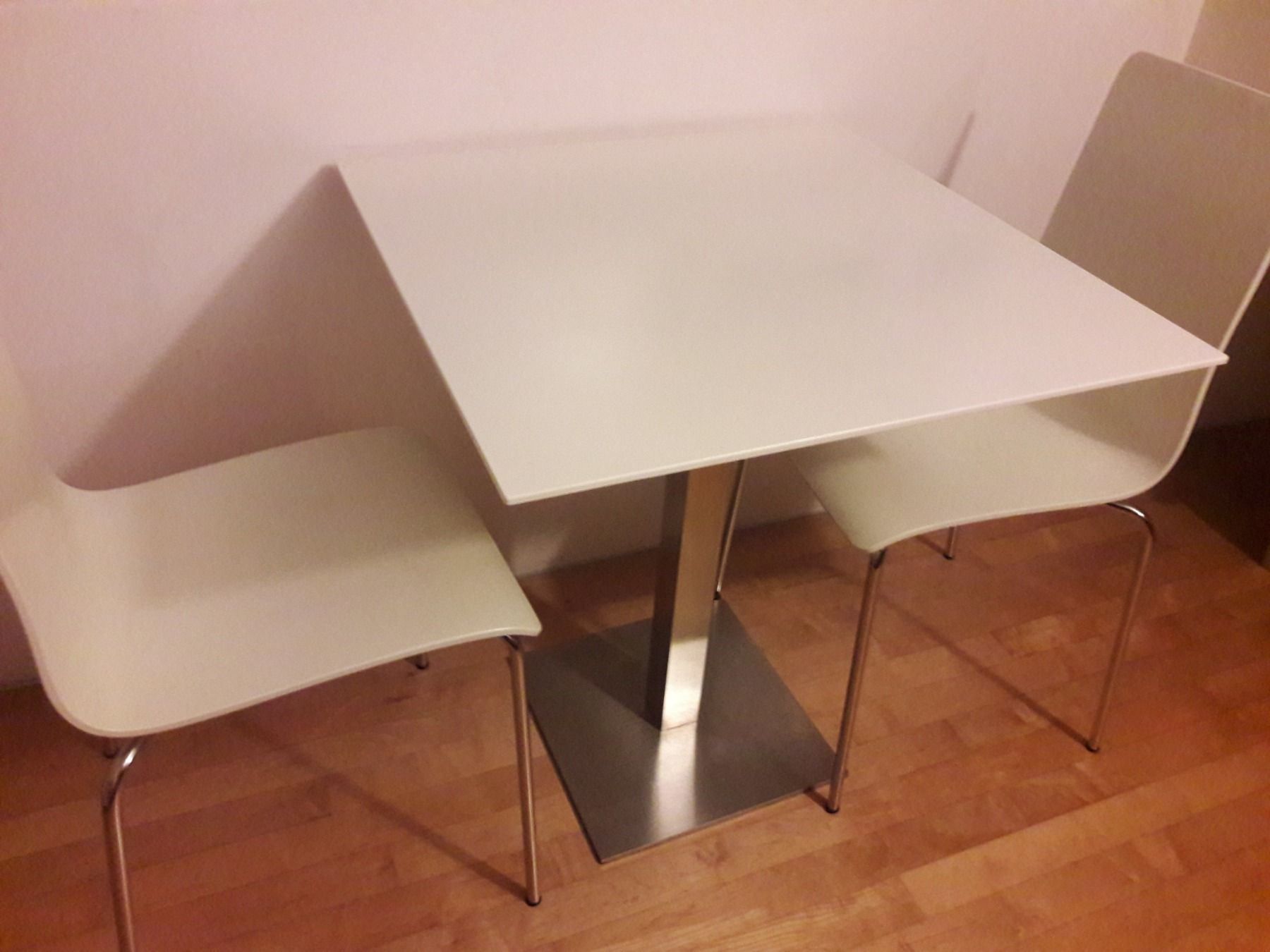 Kleiner Esstisch mit 2 Stühlen in weiss | Kaufen auf Ricardo