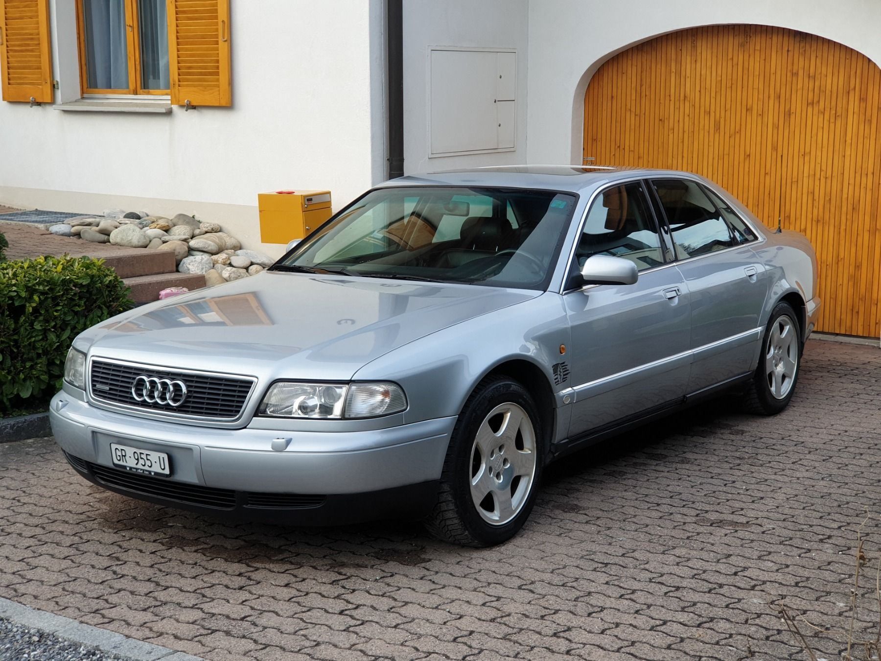 Audi a8 v8