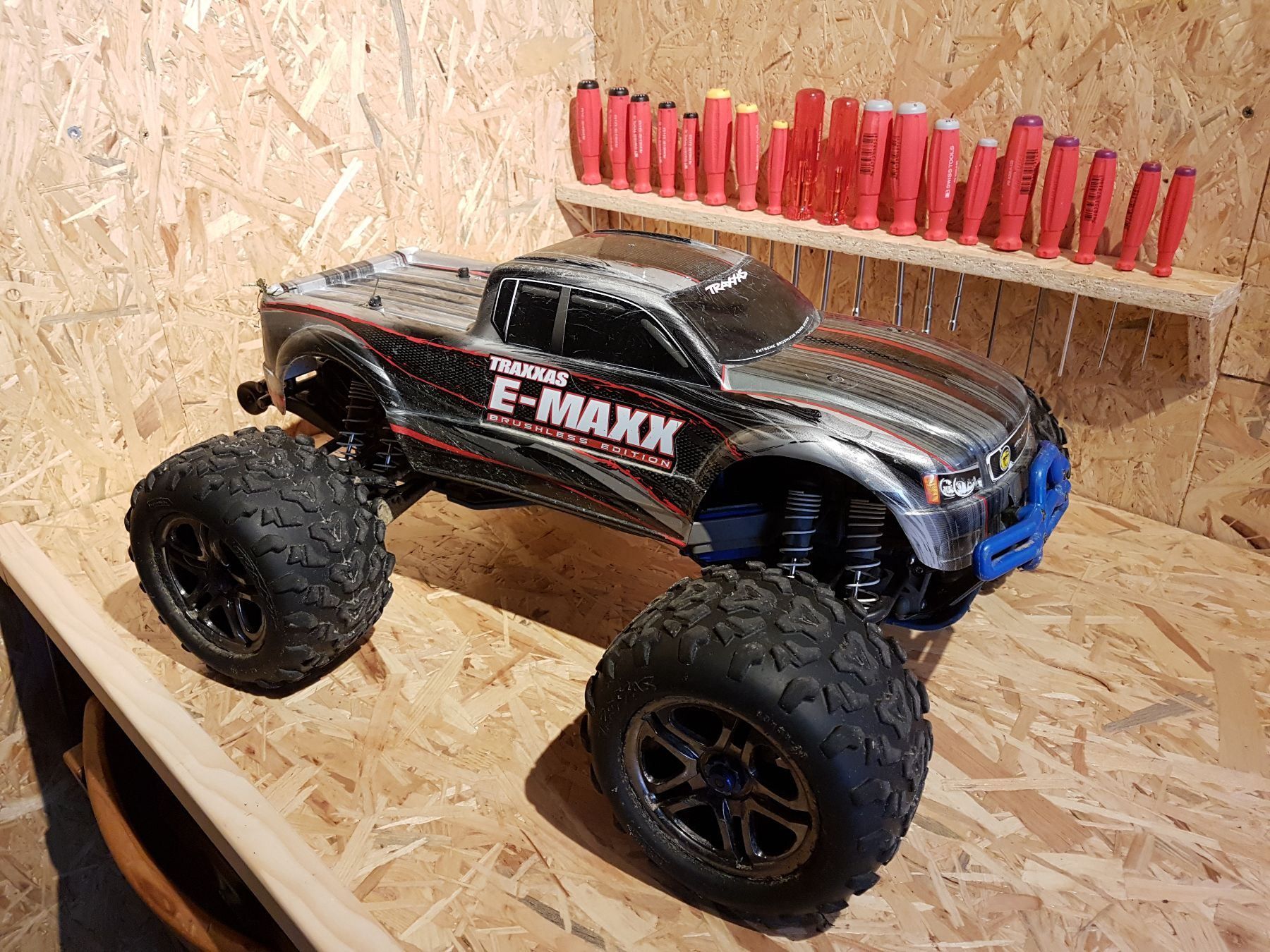 traxxas-e-maxx-brushless-kaufen-auf-ricardo