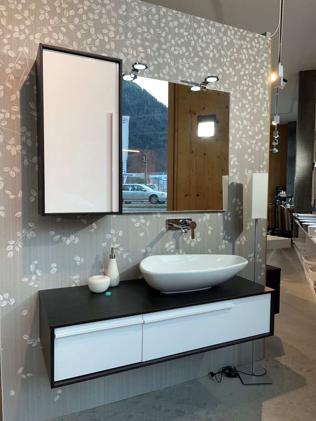 Waschtischmöbel mit Spiegel und Schrank kaufen auf Ricardo