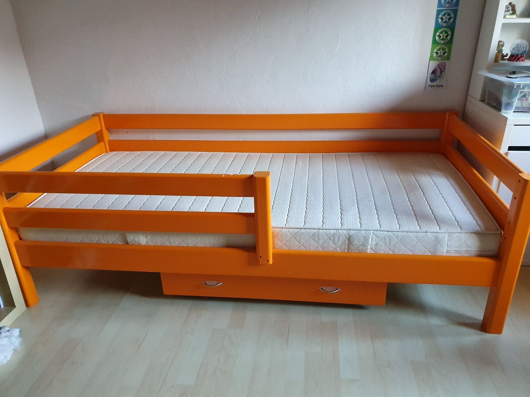 Flexa Kinderbett orange mit Matratze | Kaufen auf Ricardo