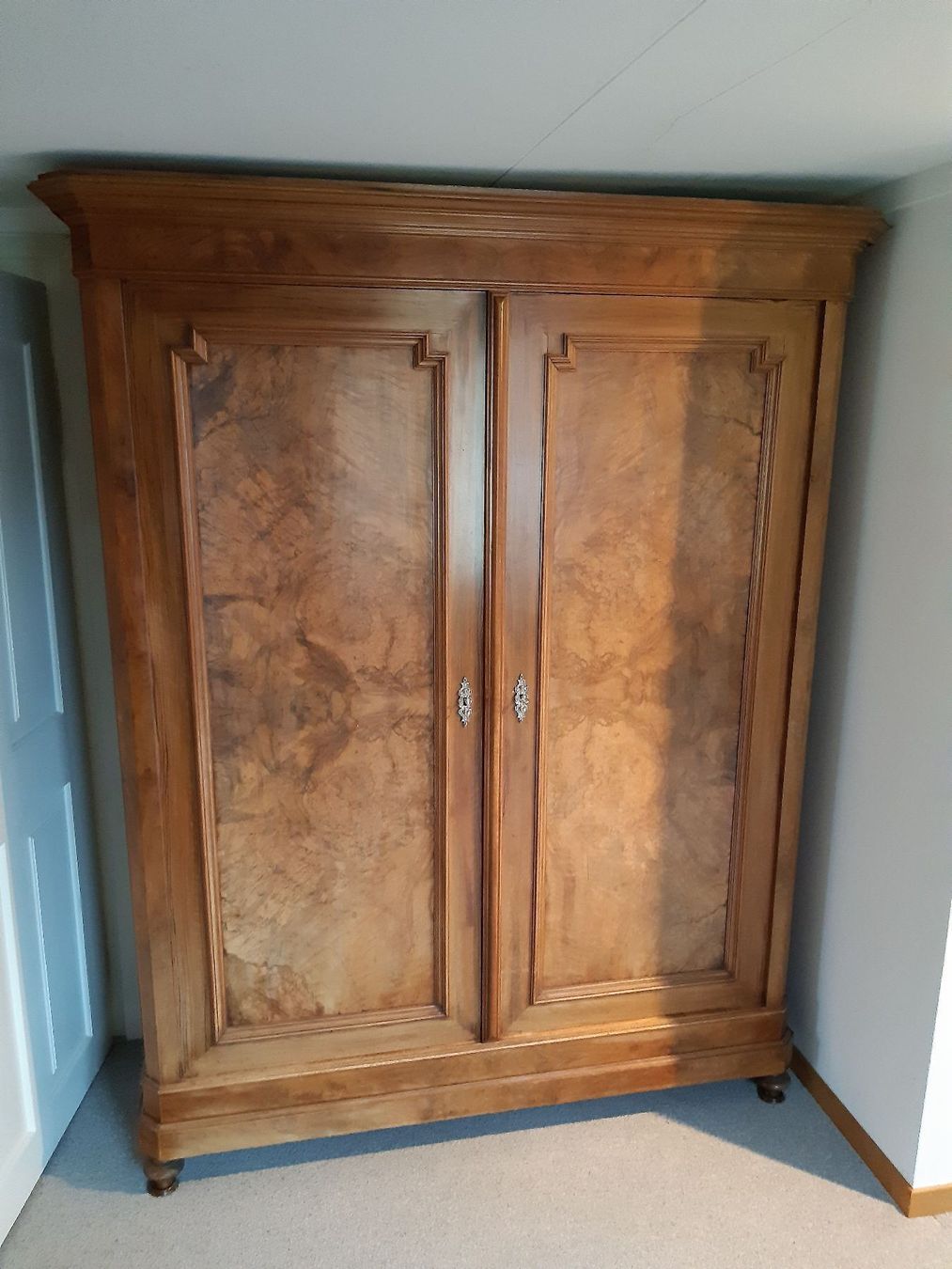 Schöner Kleiderschrank aus Holz | Acheter sur Ricardo