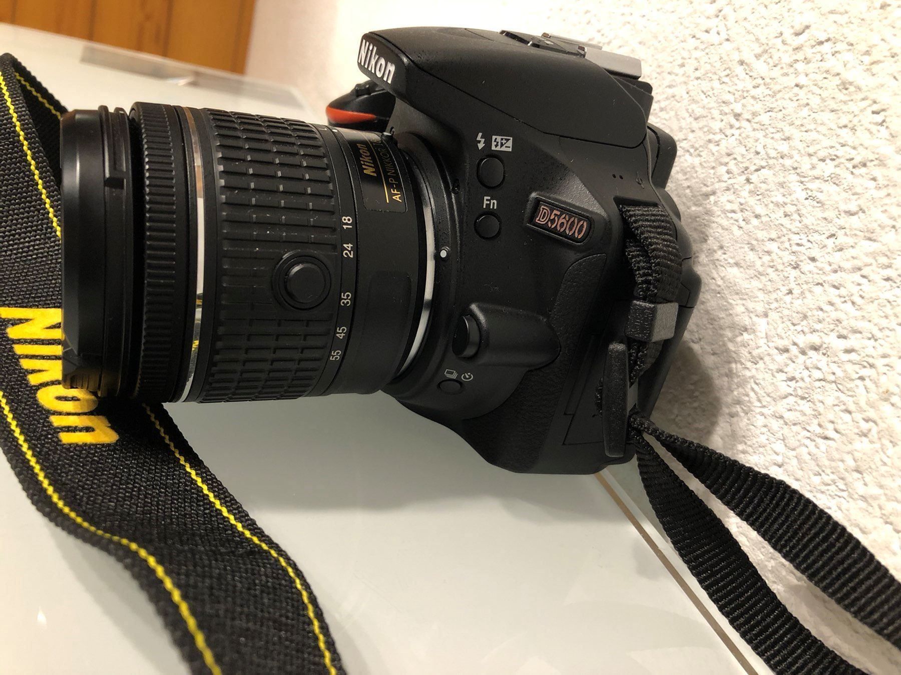 Nikon D5600 + Objektive Kaufen auf Ricardo