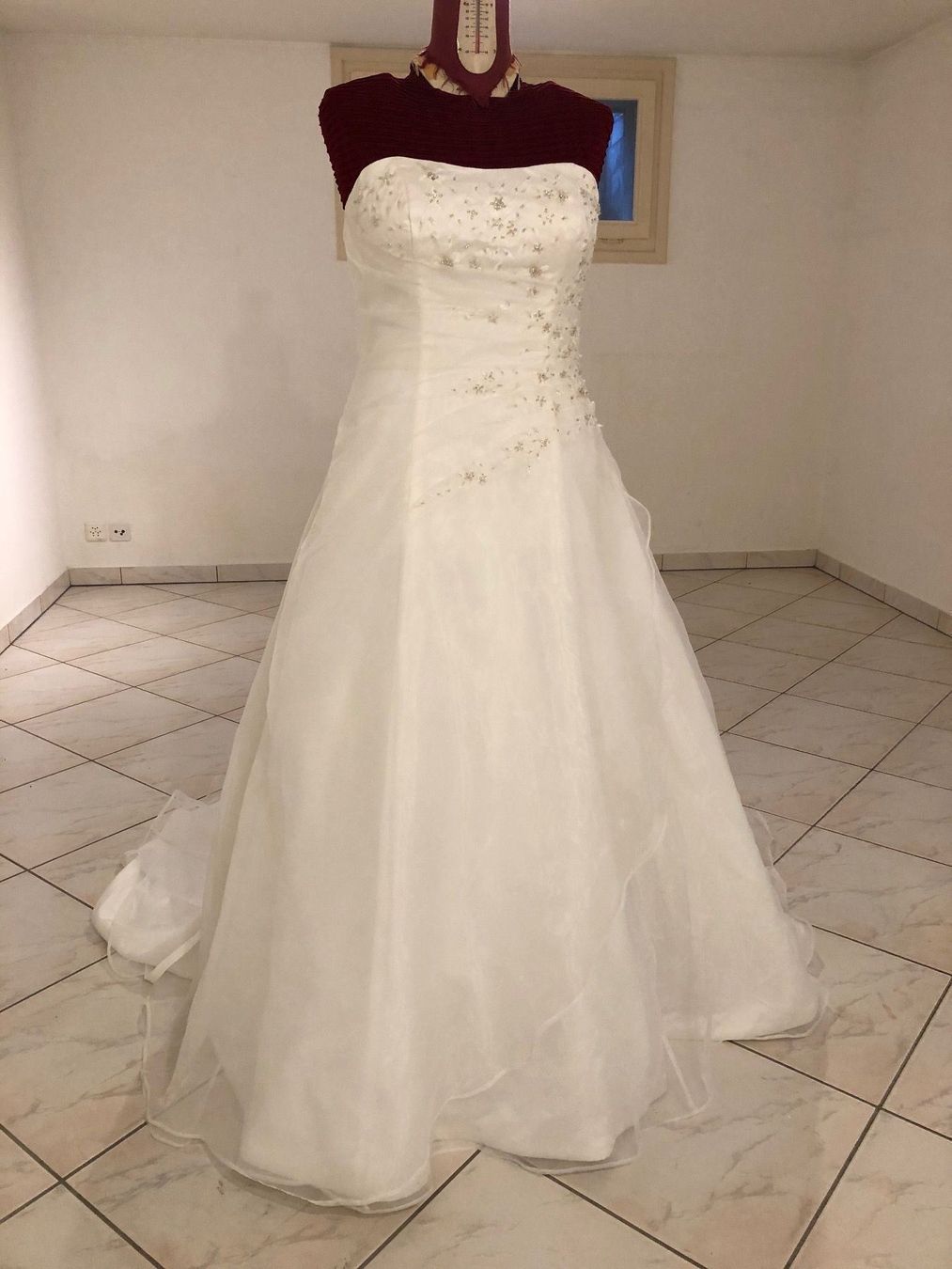 Hochzeitskleid weiss bestickt Gr. 44/46 kaufen auf Ricardo