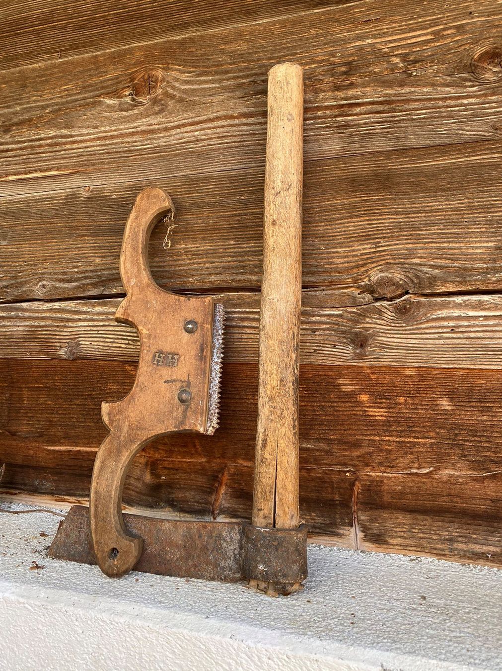 Schindelbeil und alte Säge | Kaufen auf Ricardo
