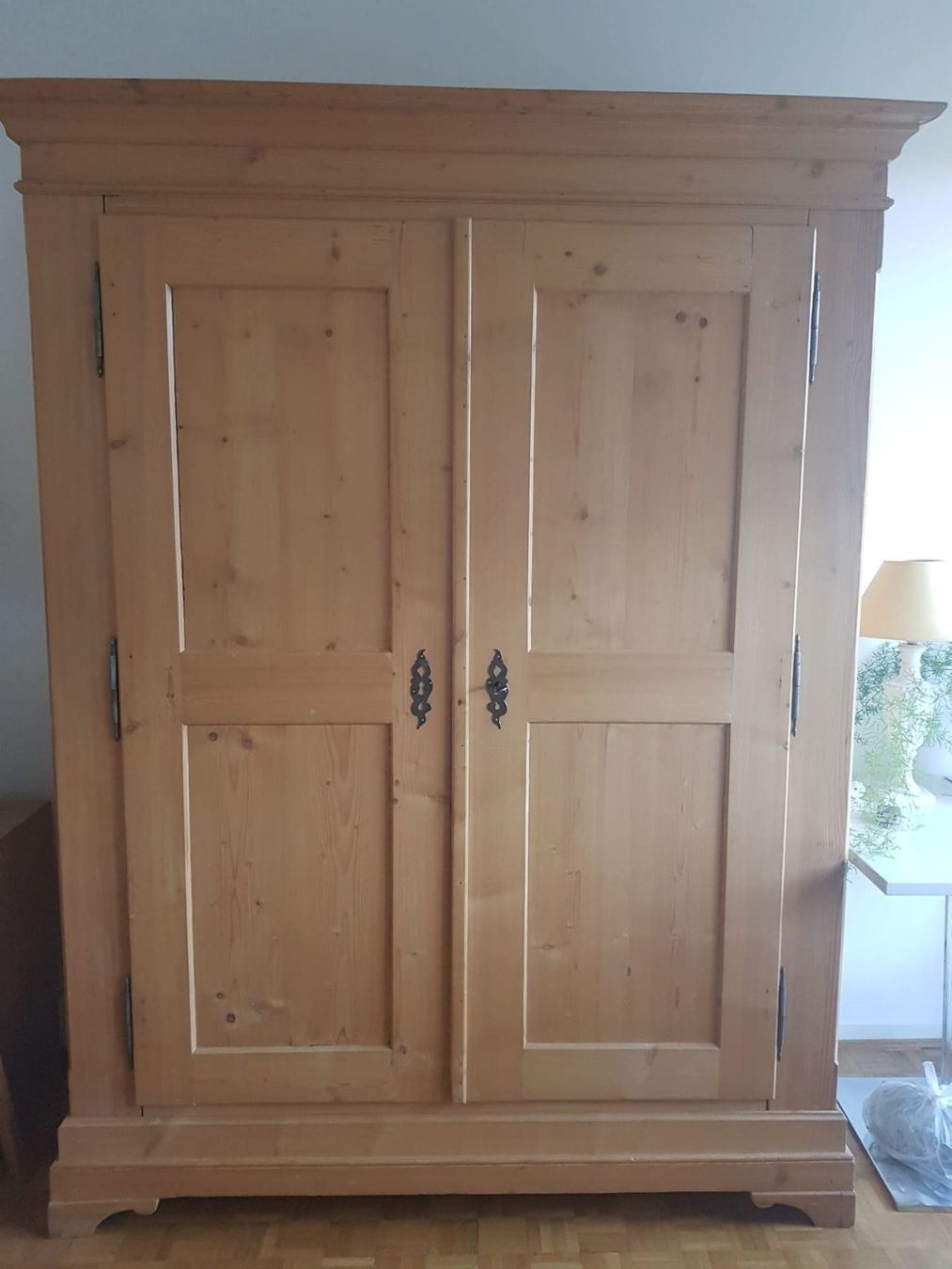 Grosser wunderschöner Schrank | Kaufen auf Ricardo