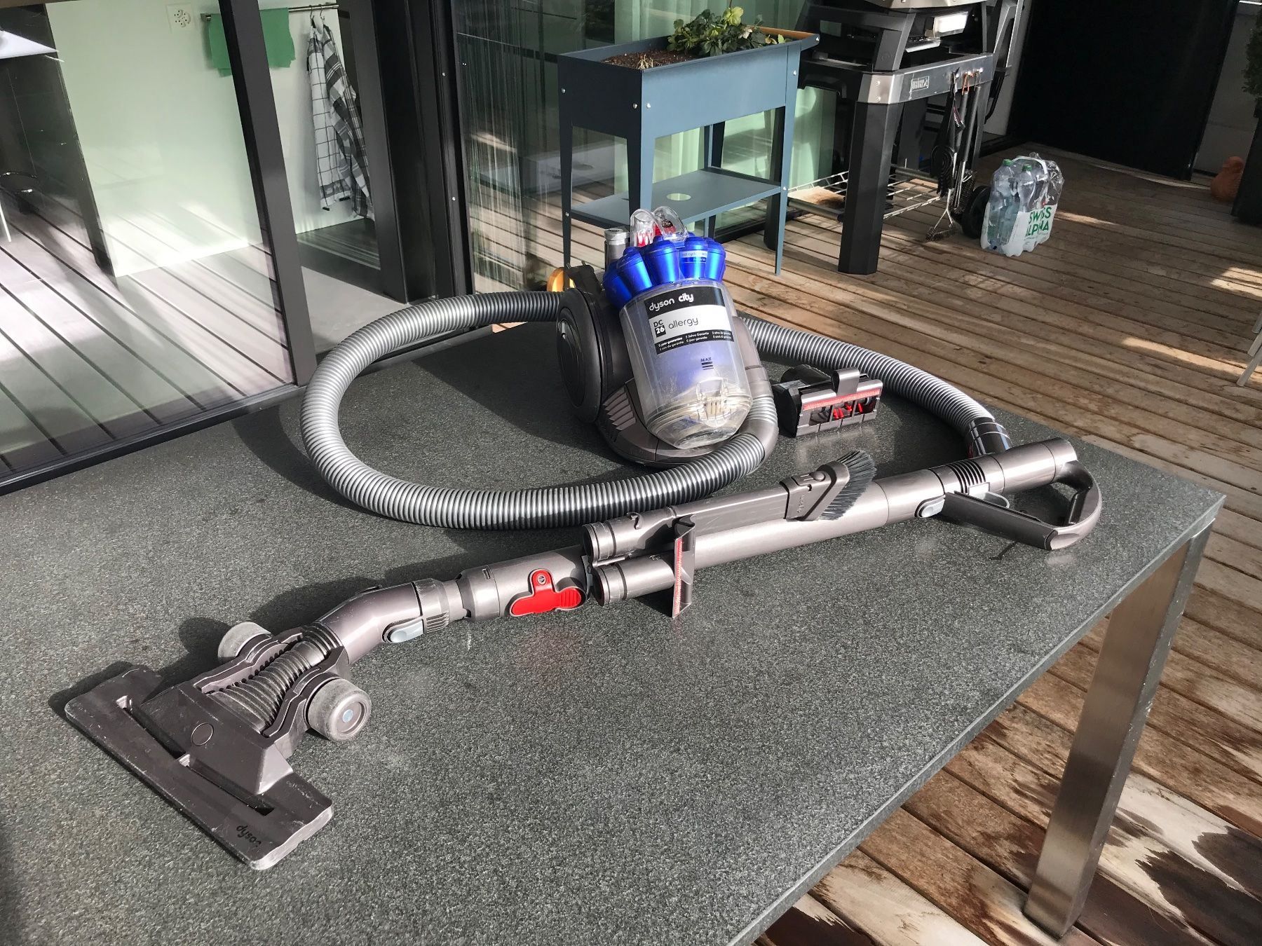 Staubsauger Dyson DC 26 mit Zubehör | Kaufen auf Ricardo