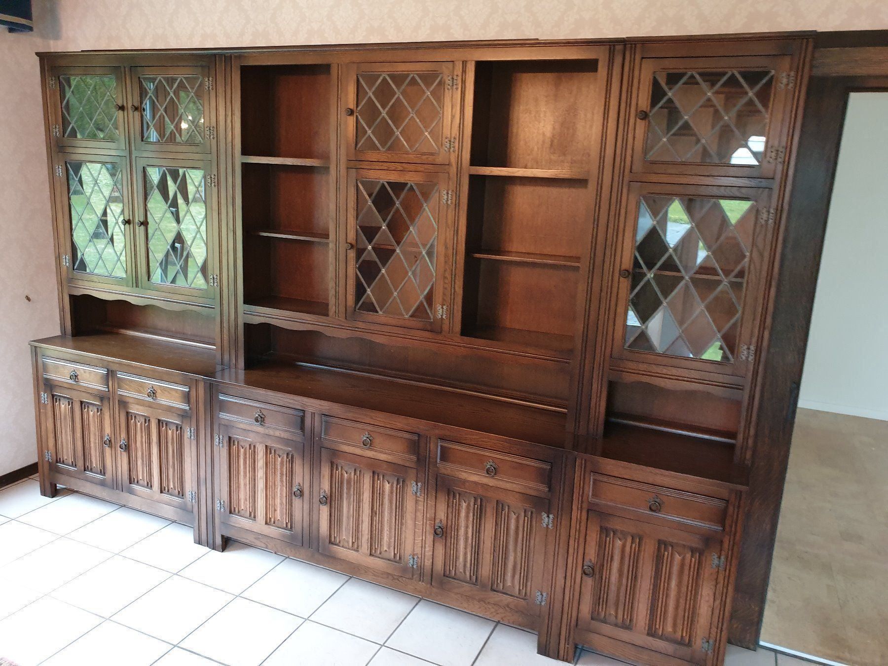 Tudor Esszimmereinrichtung komplett kaufen auf Ricardo