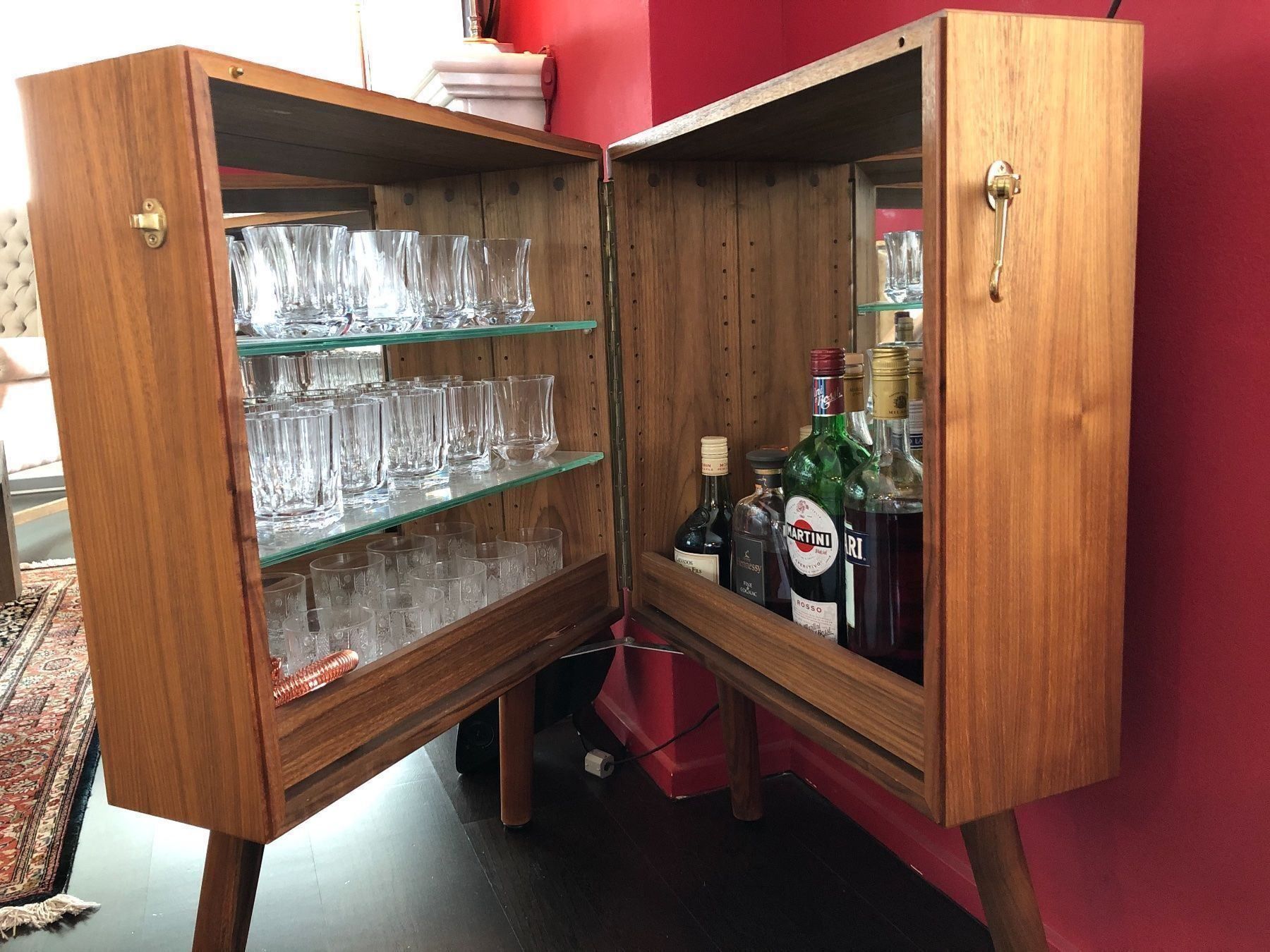 Barschrank Nussbaum / Glas | Kaufen auf Ricardo