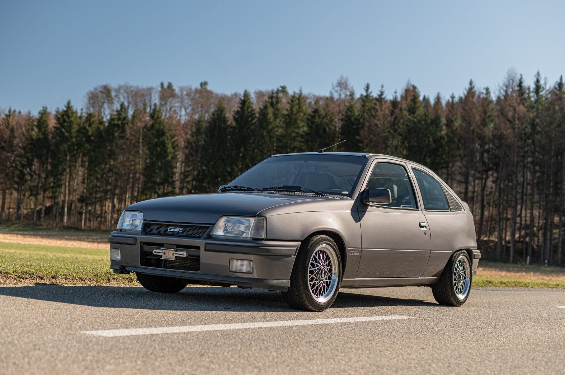 Opel kadett e седан