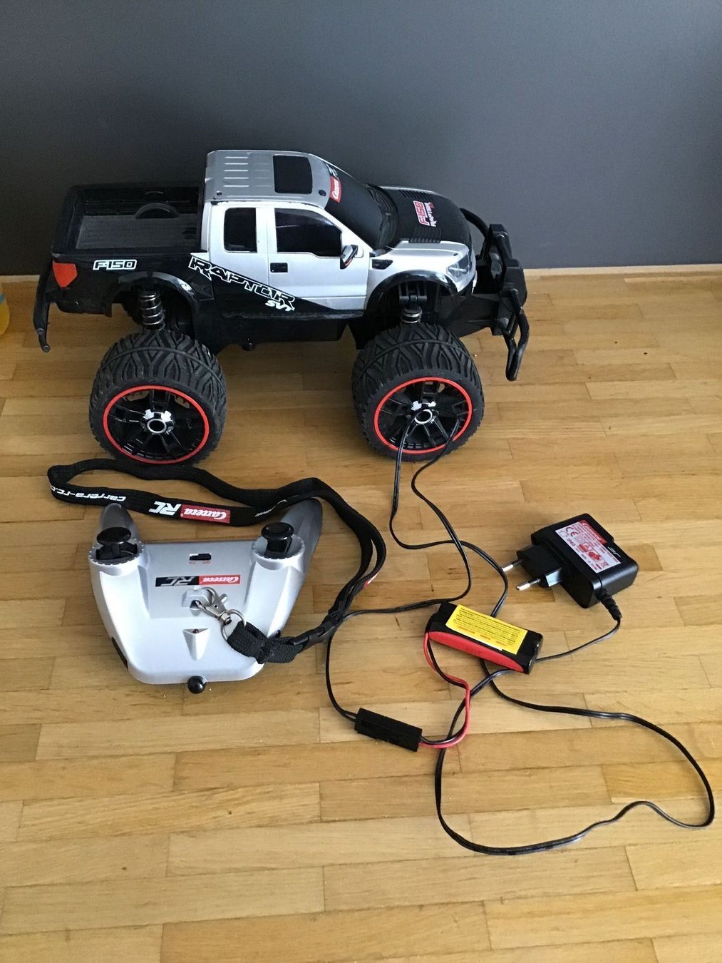 1 ferngesteuertes auto