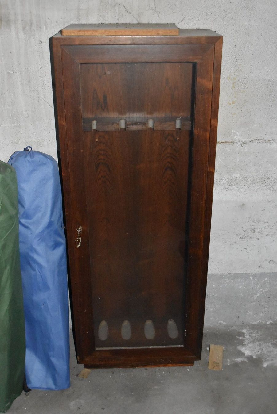 Alter Holz Waffenschrank für Gewehre | Kaufen auf Ricardo