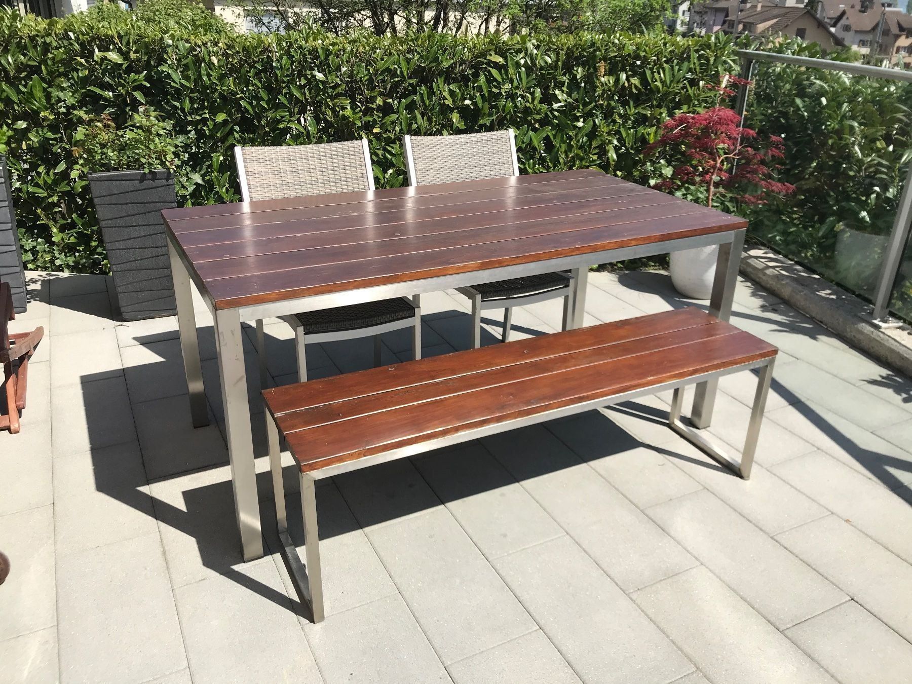 Schöner Gartentisch aus Holz und Alu kaufen auf Ricardo