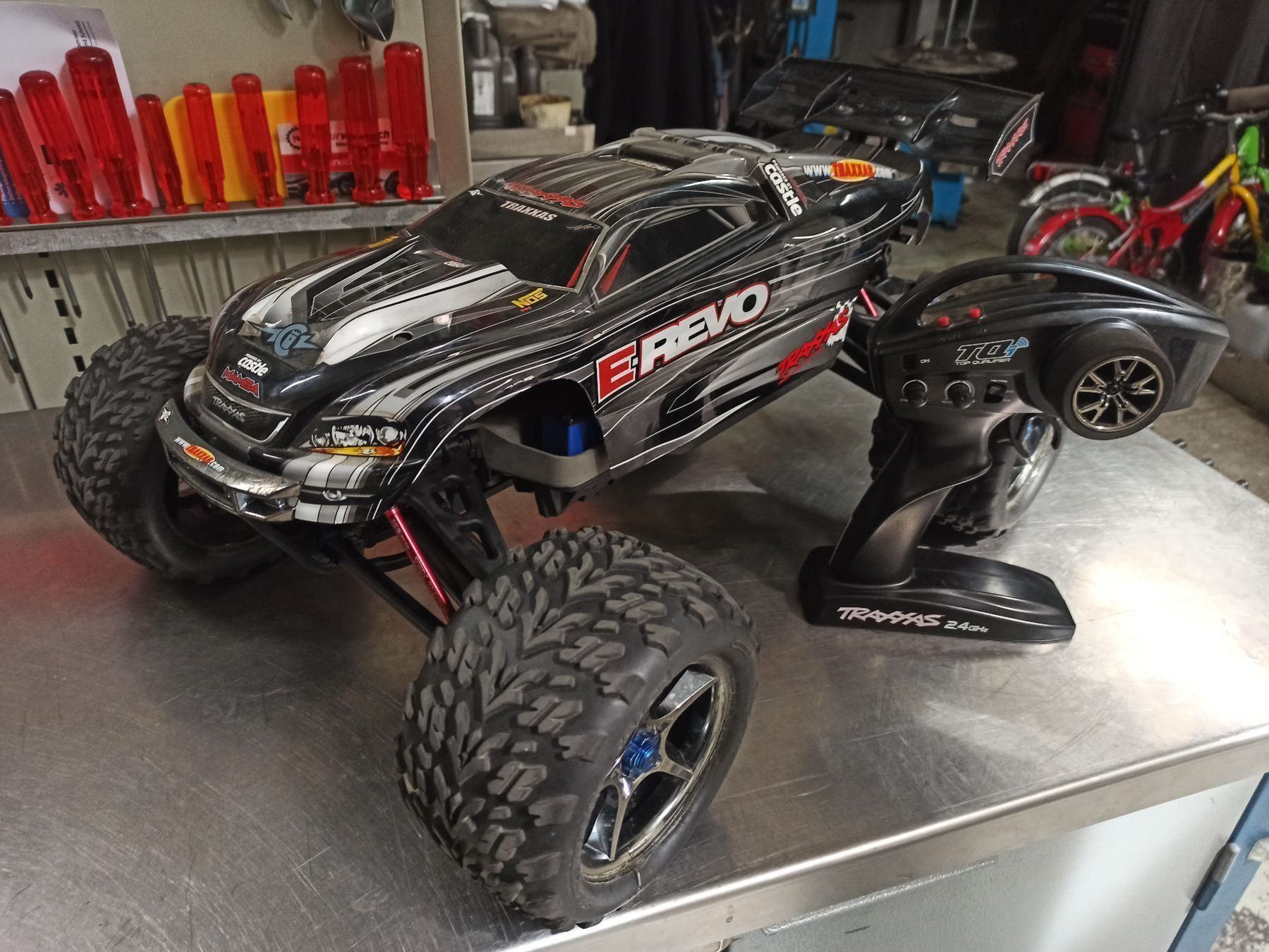 traxxas-e-revo-1-8-brushless-kaufen-auf-ricardo