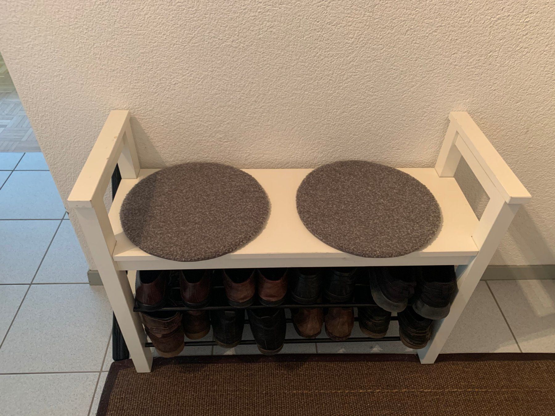 Schuhablage mit Sitzmöglichkeit kaufen auf Ricardo