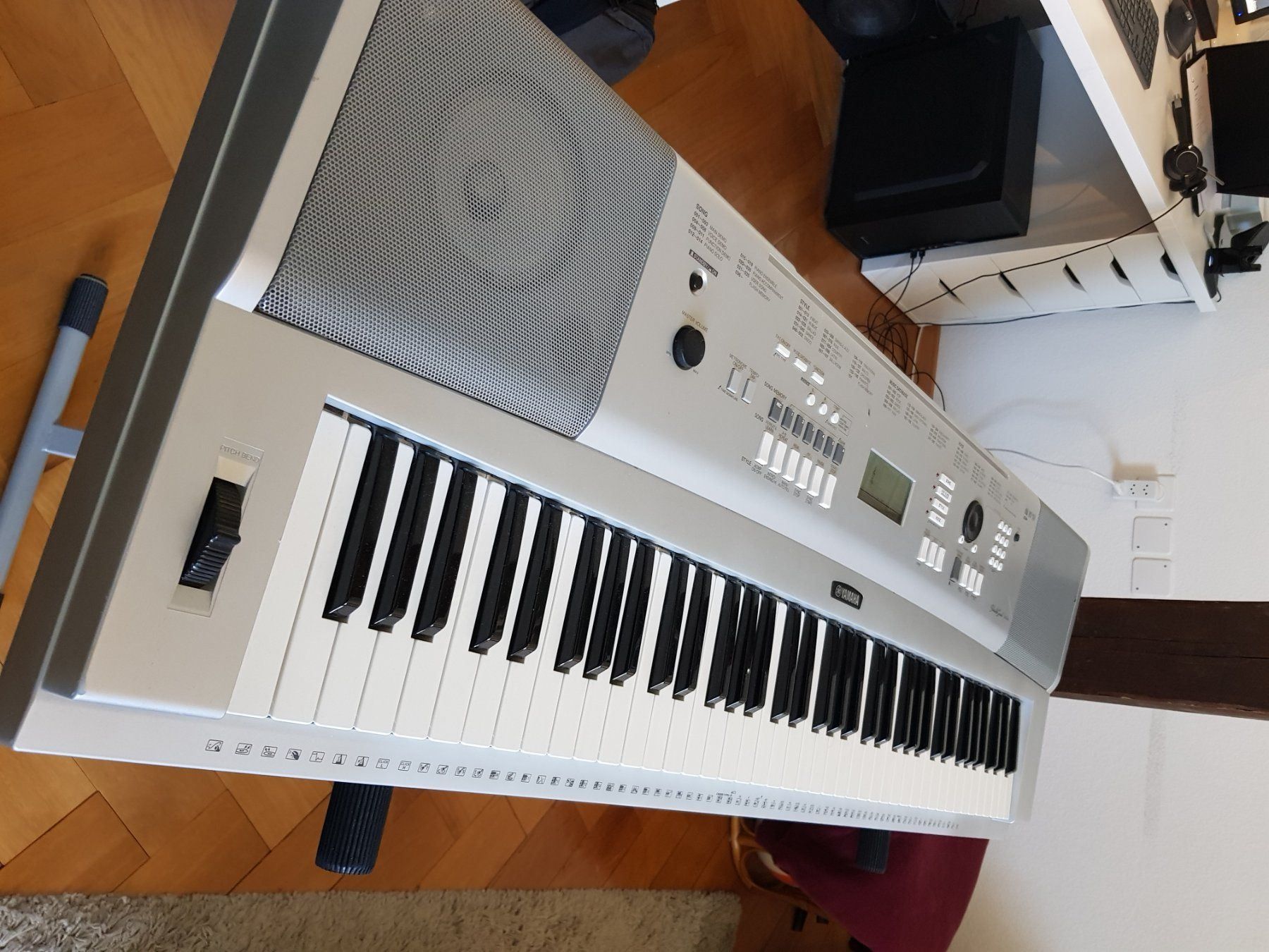 Yamaha Portable Grand DGX220 Keyboard kaufen auf Ricardo