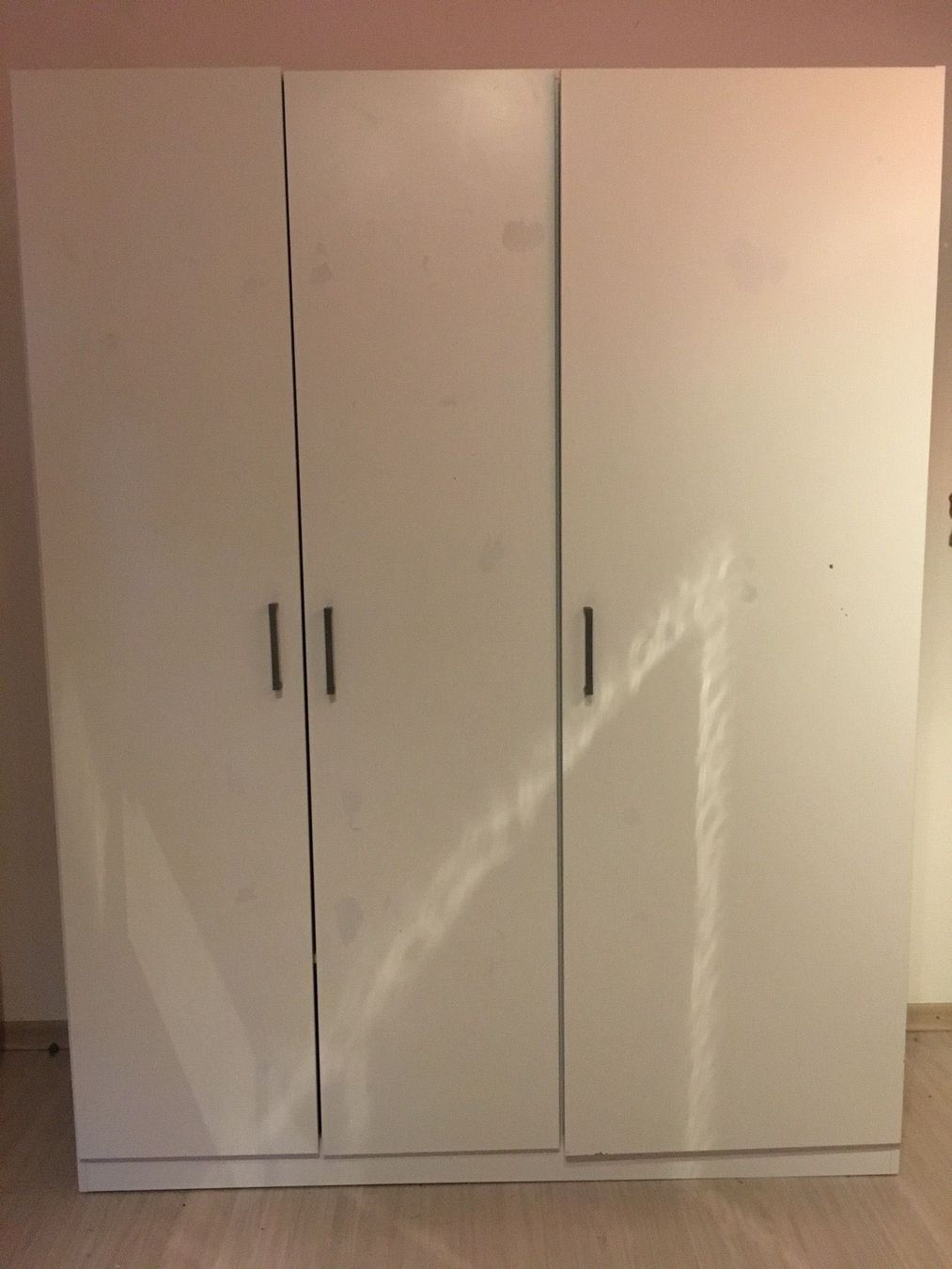 3- türiger, weisser Schrank | Kaufen auf Ricardo