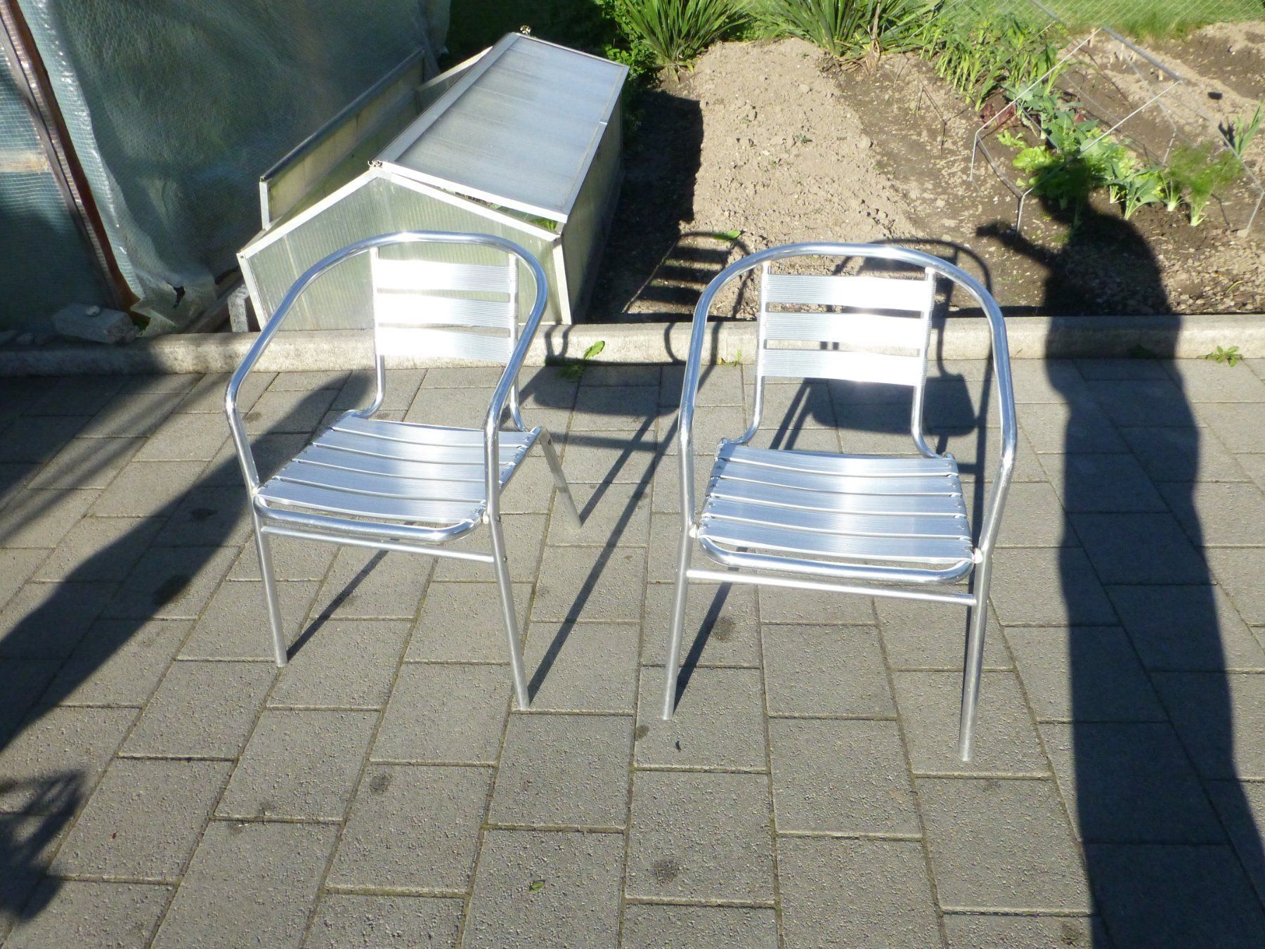 2 Gartenstühle aus Alu, Stapelbar kaufen auf Ricardo