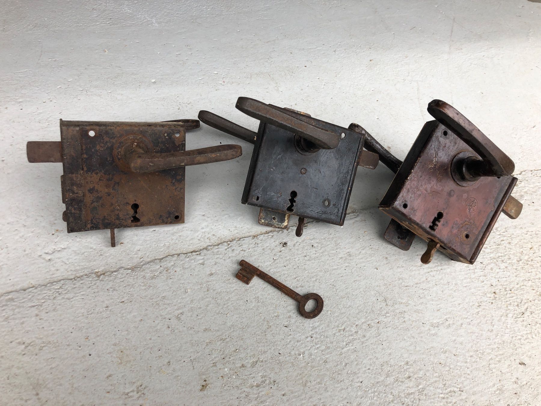 3 Stück Antike Türschlösser ab 1.- | Kaufen auf Ricardo